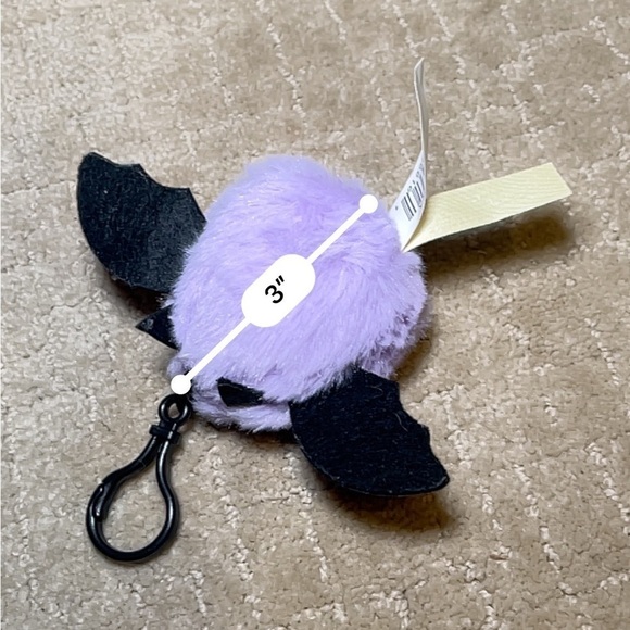 Purple bat puff style plushie keychain - Picture 7 of 9